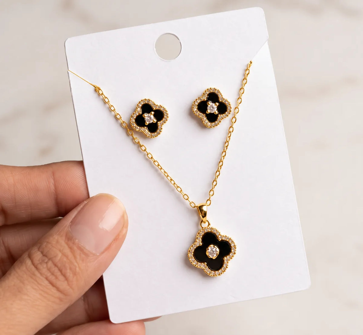 Dark Bloom Pendant Set - Yellow Gold